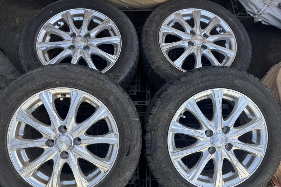 アルミホイール(タイヤ付き)の画像